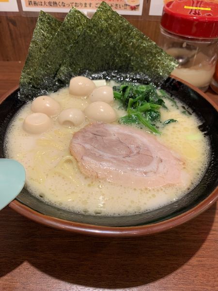 「塩ラーメン＋うずら（無料）」@横浜家系ラーメン 極味家 北浦和駅前店の写真