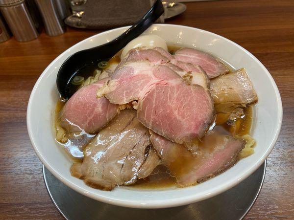 「醤油らーめん 全部のせ 1250円 大盛り」@純手打ち だるまの写真