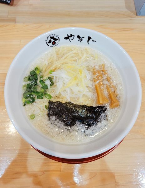 「背脂塩らぁ麺」@支那そば やそじの写真