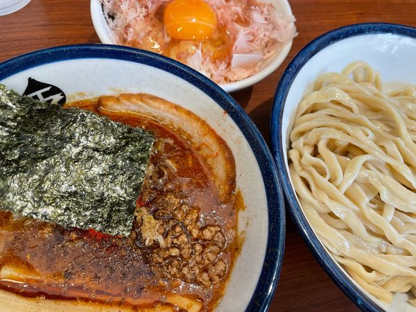 「辛いつけめん／中盛・冷(1,000円),かつお節卵飯(250円)」@つけめん 玉 本店の写真