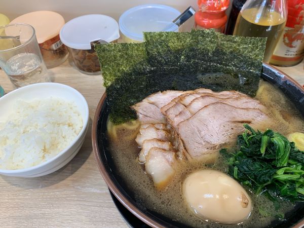 「チャーシューメン(5枚)＋味玉」@ラーメン桜道の写真