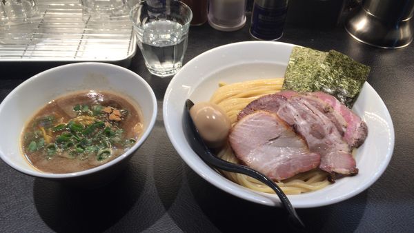 「特製濃厚豚骨魚介つけ蕎麦1250円大盛100円」@百合の咲く場所の写真