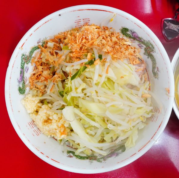 「小ラーメン（麺半分・豚1枚）＋塩汁なし（生たまご付）」@ラーメン二郎 越谷店の写真