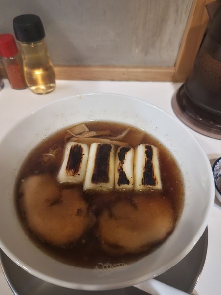 「焼き飛騨ねぎ中華そば+煮玉子」@やよいそば 新横浜ラーメン博物館店の写真