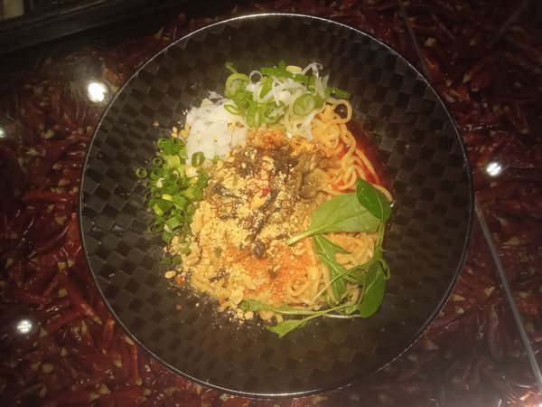 「汁無し担々麺～白胡麻～」@四川担々麺 ななつぼし 新橋店の写真