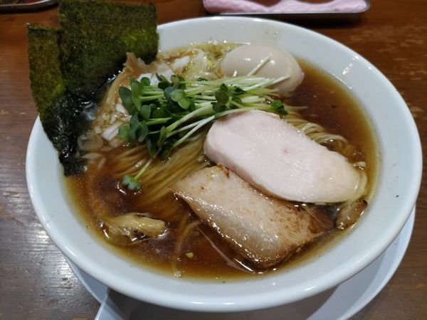 「煮干しそば（醤油）+味玉」@麺や百日紅の写真