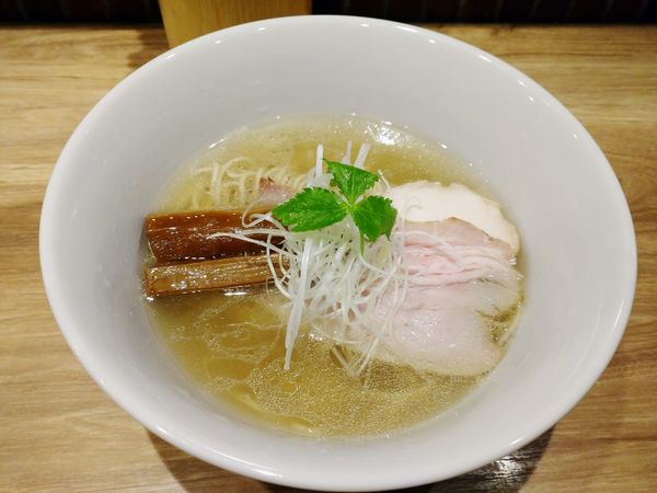 「塩らぁ麺（870円）＋海老塩レモン和え玉（200円）」@鶏そば 一文の写真