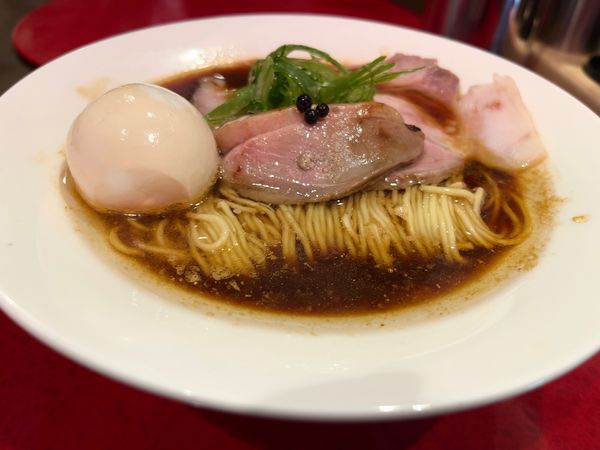 「鴨とカシスの味玉醤油RaMen」@RaMen TOMO TOKYOの写真