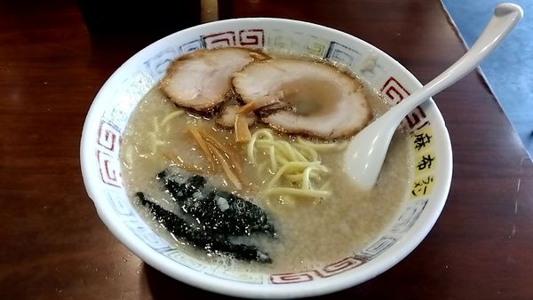 「とんこつ塩ラーメン（８５０円）」@麻布ラーメン 慶応三田店の写真
