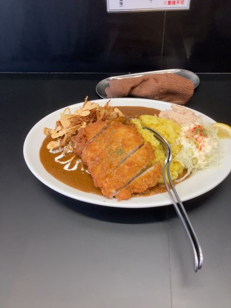 「カツカレー山盛り990円」@カレーは飲み物。 西武新宿店の写真