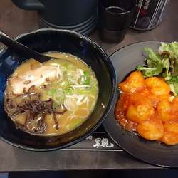 豚骨ラーメン　エビチリ小ライス