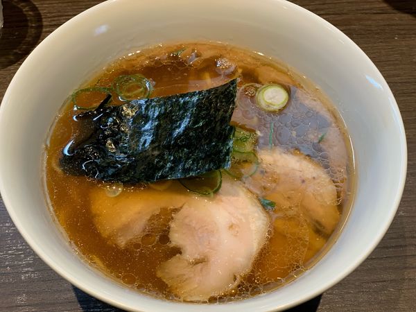 「醤油らぁ麺」@支那そばや 本店の写真