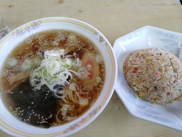 「ラーメン＋半チャーハンセット」@菜来軒の写真