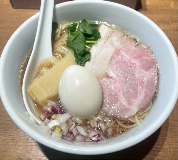 「味玉貝と牛の中華そば大盛(醤油)」@貝そばもぉむの写真