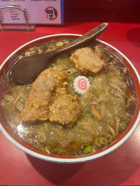 「豚ローススタミナ唐揚げラーメン(1500円)+大盛(220円)」@ラーメン桐生 伊勢崎店の写真