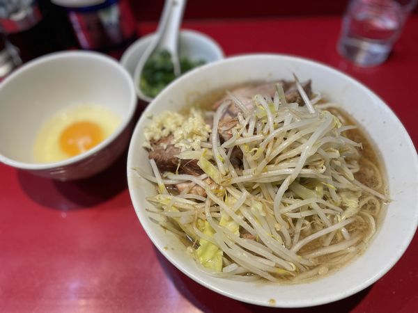 「ラーメン少なめ ¥850 青ネギ ¥110 生卵 ¥60」@ラーメン二郎 西台駅前店の写真