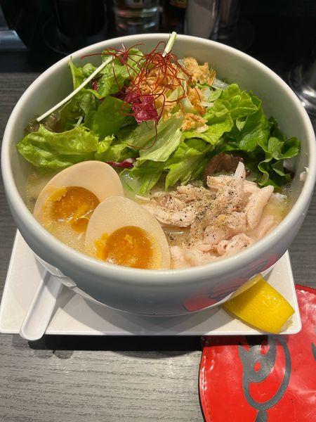 「味玉鶏白湯塩そば」@鶏白湯ラーメン 自由が丘蔭山 新宿東宝ビル店の写真