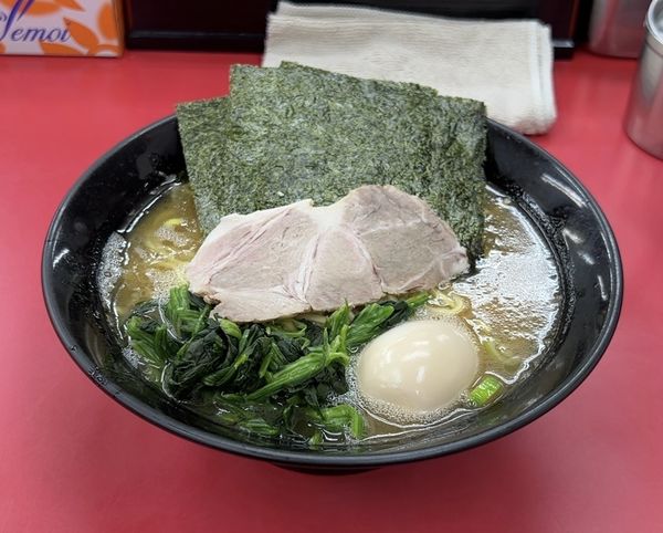 「半熟味玉ラーメン中 麺硬め」@武蔵家直系 ぼうそう家の写真