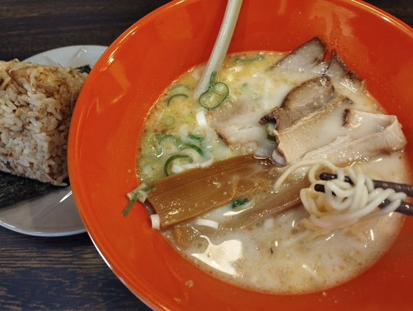 「チャーシューおにぎりセットとんしお(950)」@らーめん白風の写真