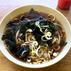 わかめそば(450円)