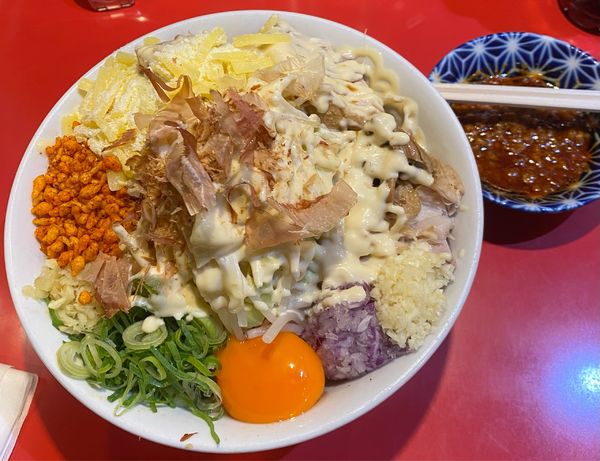 「まぜそば 豚2枚 ダブルチーズ」@用心棒 市ヶ谷飯田橋の写真