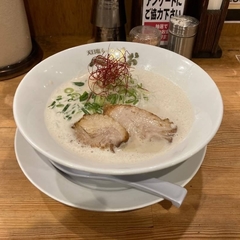 泡系しおとんこつラーメン べらしお 総本店の画像