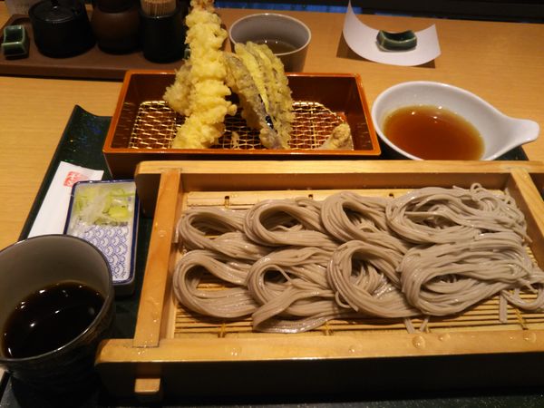 「へぎそば小＋天ぷら３種盛り」@きなせや. アトレ上野店の写真