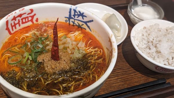 「香家メンズセット　青鬼・担々麺＆ニラ水餃子（1200円）」@極上担々麺 香家 みなとみらい東急スクエア店の写真