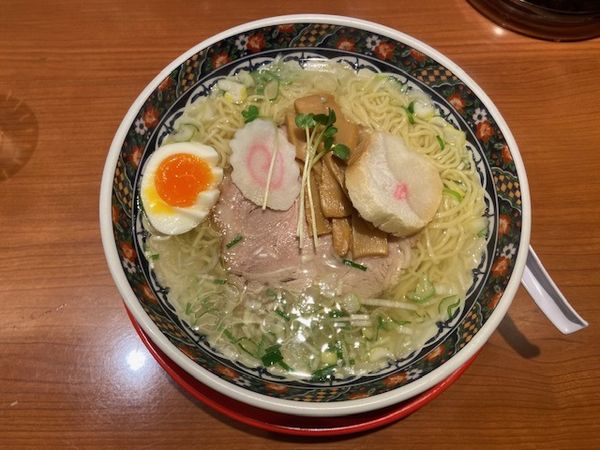 「塩ラーメン」@函館麺厨房 あじさい 東京ラーメンストリート店の写真