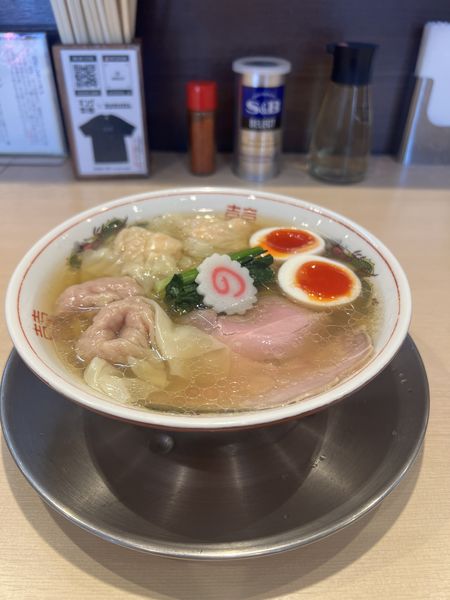 「全部入りワンタン麺白だし」@キング製麺の写真