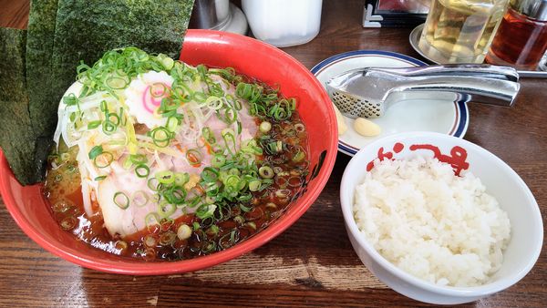 「赤マー油スペシャル+めし」@なんつッ亭 秦野本店の写真
