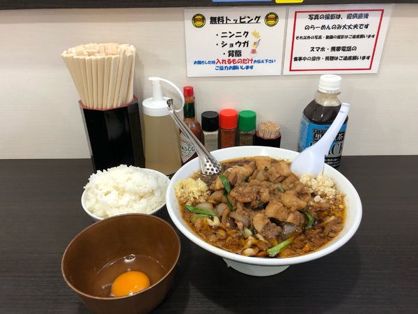 「スタ満ソバ（ニンニク+ショウガ+背脂）+小ライス+生たまご」@元祖スタミナ満点らーめんすず鬼 狭山ヶ丘分店の写真