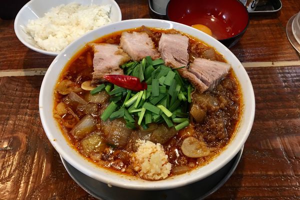 「仙境セット(仙境タンメン,小ライス,生卵)＋追加チャー＋無料トッ」@秘境タンメン かし山の写真