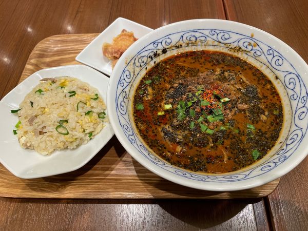 「黒ごま担々麺・半チャーハン満腹セット(@1408-)」@雲龍一包軒 セブンパーク アリオ柏の写真