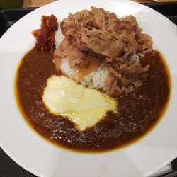 チーズかけビーフカレギュウ　1060円