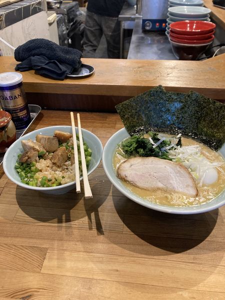 「豚骨ラーメン　ミニネギ丼」@鶴一家の写真