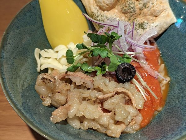 「サルサモツ辛レーラまぜsoba」@鶏Soba Toraやの写真
