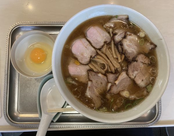 「チャーシューメン+生玉子」@永福町大勝軒の写真