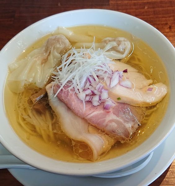 「特選地鶏と豚の塩ラーメン」@塩らーめん 千茶屋の写真