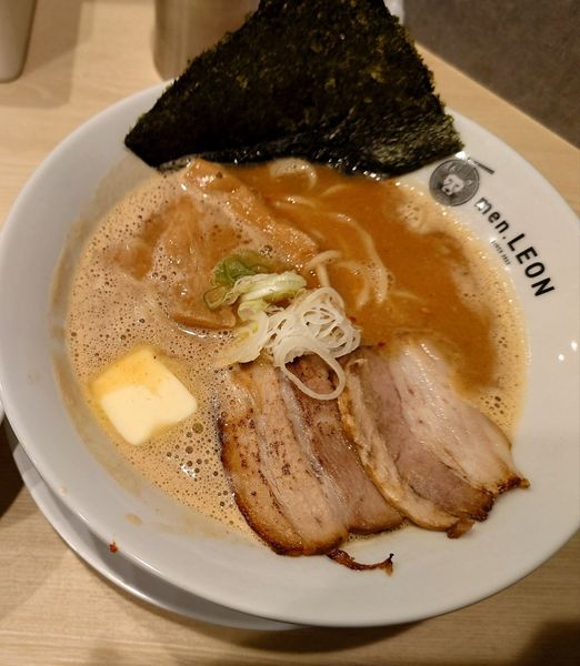 「辛味噌にんにくバターラーメン」@麺.れおんの写真