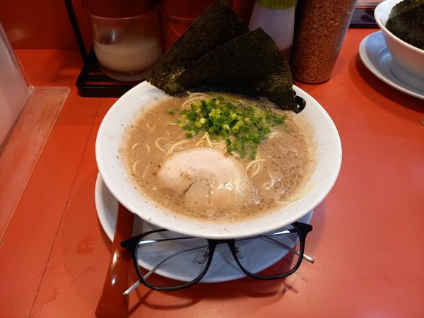 「ラーメン(替玉無料)」@がっとん 日吉店の写真