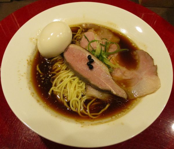 「鴨とカシスの味玉醤油RaMen　1000円」@RaMen TOMO TOKYOの写真