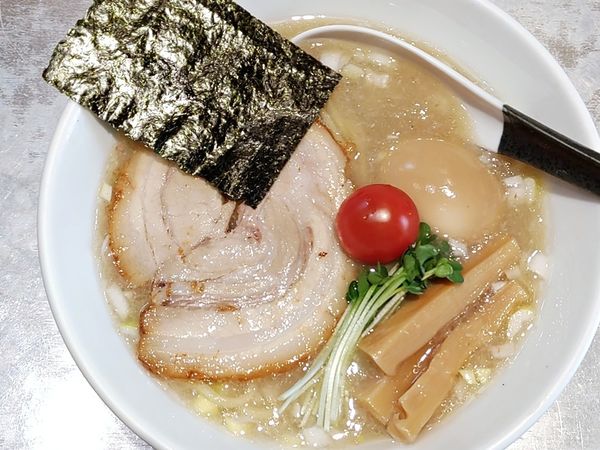 「味玉しおらぁ」@麺 やまらぁの写真