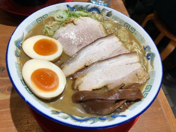 「こく煮干し大盛1000円+味玉120円」@長尾中華そば 東京神田店の写真