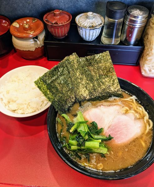 「並ラーメン800円＋ミニライス120円」@杉田家 千葉駅前店の写真