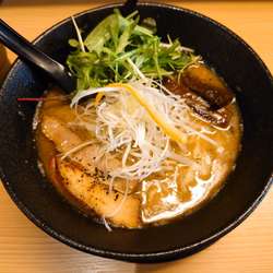 豚骨魚介らぁめん