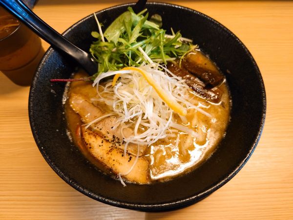 「豚骨魚介らぁめん」@RAMEN TOMIRAI 横浜伊勢佐木町店の写真