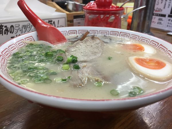 「ラーメン＋味付玉子」@九州ラーメン 友理 本店の写真