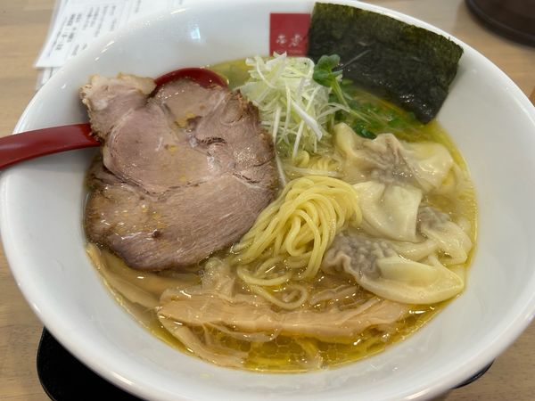 「藻塩わんたん麺880円」@麺や 壱虎の写真
