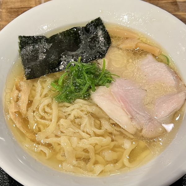 「「黒さつま鶏」塩 手もみ麺」@特級鶏蕎麦 龍介 PLAY atre TSUCHIURA店の写真